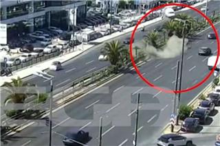 Βίντεο ντοκουμέντο από το τρoχαίο στη Συγγρού: ΙΧ ντελαπάρισε και κατέληξε στο αντίθετο ρεύμα