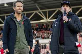 Το «Welcome to Wrexham» αποδεικνύει πως η τρέλα και το ποδόσφαιρο δεν απέχουν πολύ