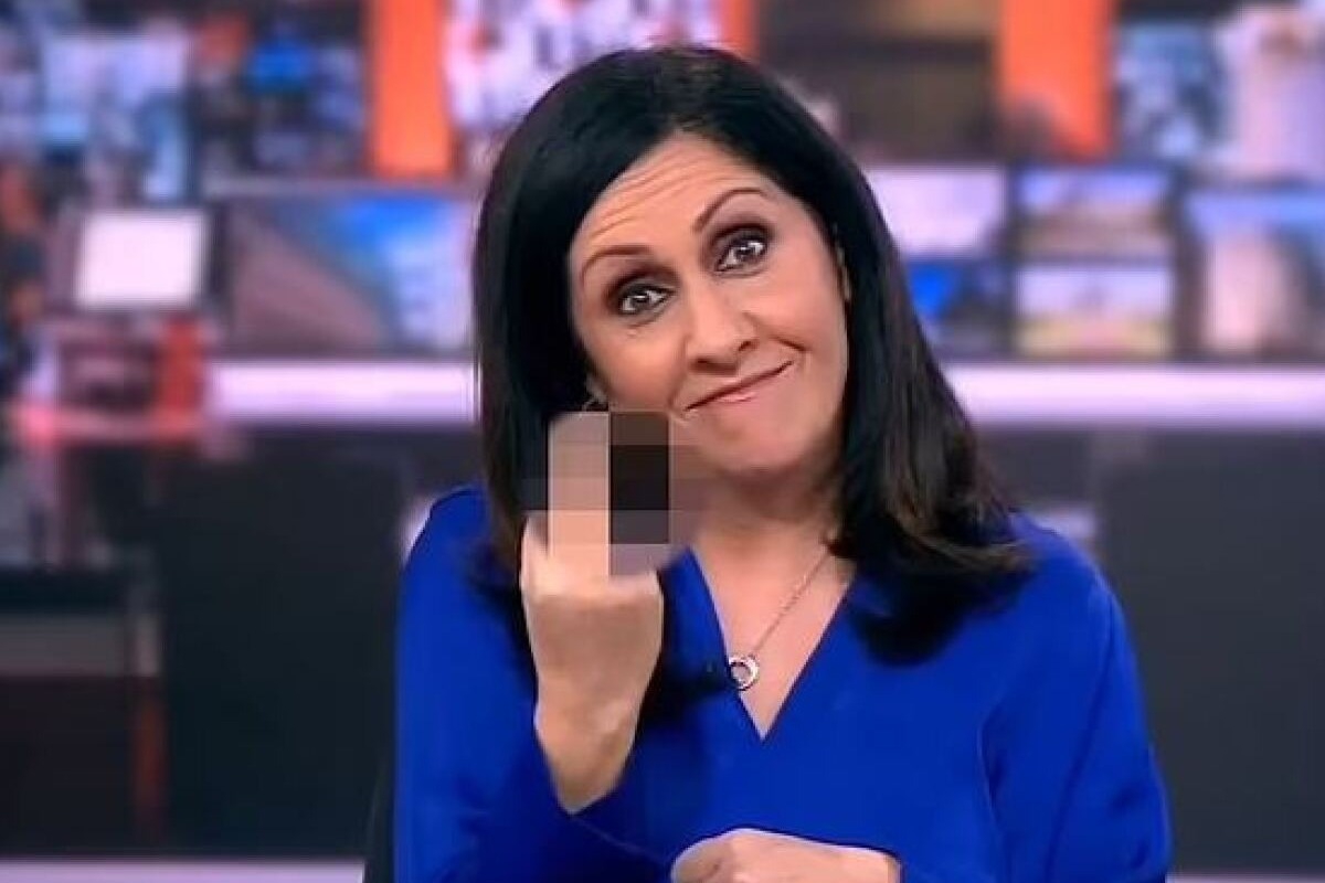 Η κάμερα «τσάκωσε» παρουσιάστρια του BBC με υψωμένο το μεσαίο της δάχτυλο