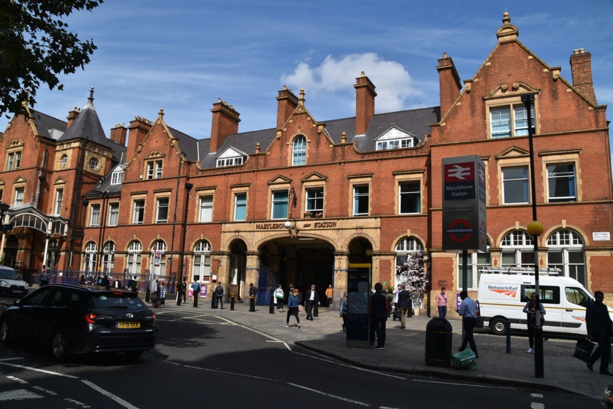 Μια εργαζόμενη αγαπούσε τόσο πολύ τον σταθμό που δούλευε που το… τερμάτισε