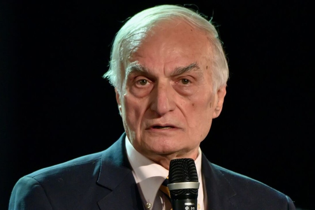 Στη μονάδα εγκαυμάτων ο Μανώλης Μαυρομάτης ‑Στην εντατική η σύζυγός του μετά τη φωτιά στο σπίτι τους