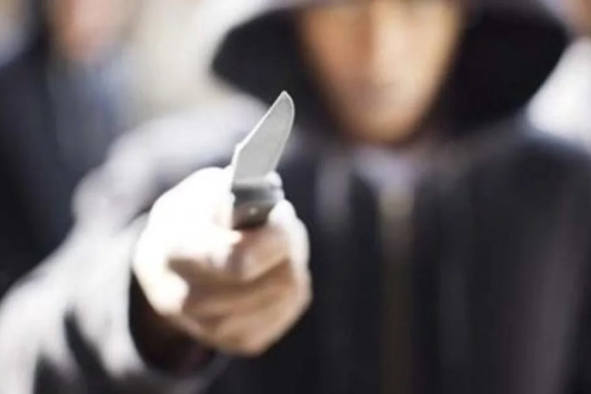 Λάρισα: «Μαχαίρωσε» στο πρόσωπο 25χρονο μετά από καυγά τα ξημερώματα σε τυροπιτάδικο