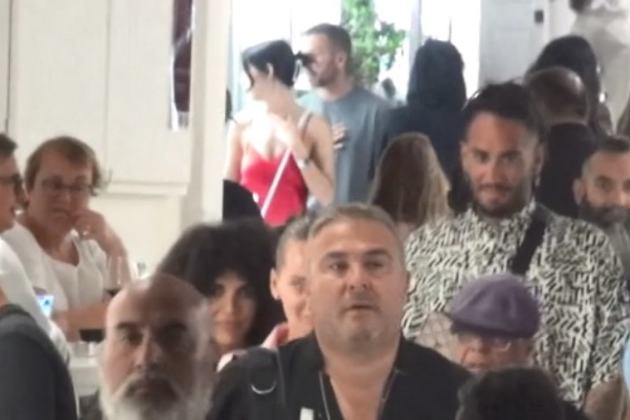 Ο Mente Fuerte «έστριψε» για να μη φωτογραφηθεί με τη Μαρία Σολωμού στη Μύκονο