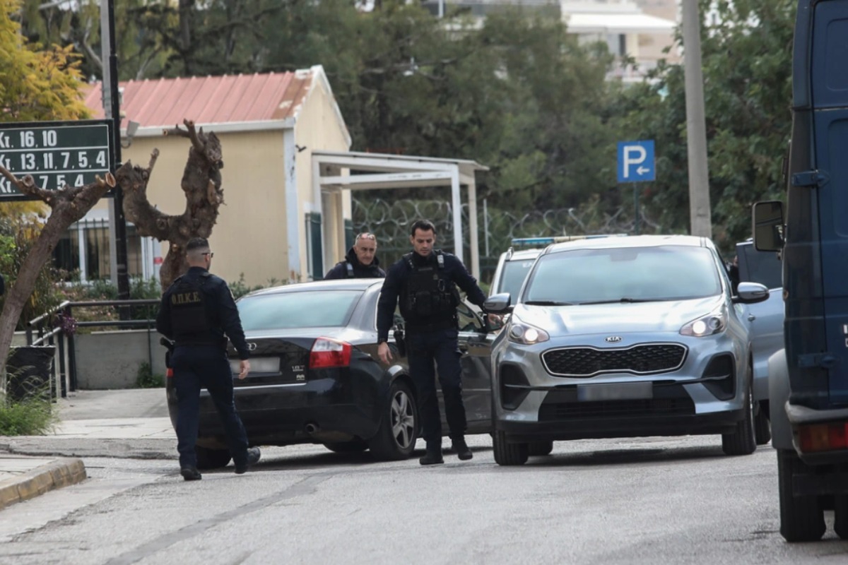 Το προφυλακισμένο πρώην στέλεχος των Πυρήνων της Φωτιάς φοβόταν ότι θα πέσει θύμα της Greek Mafia, είπε ο συνήγορός του