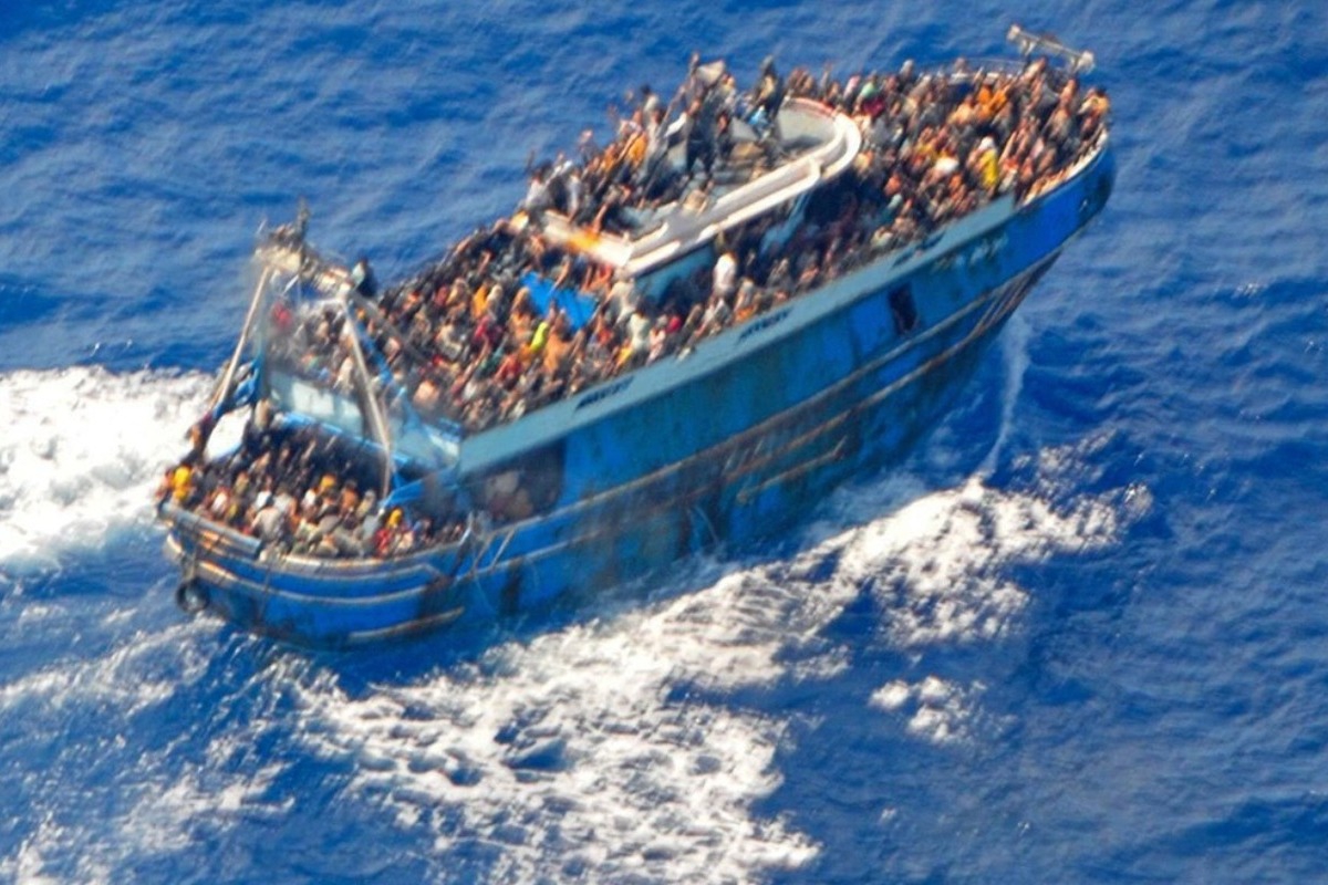 Λιμενικό για vαυάγιο: «Τρεις ώρες πριν τη βύθιση πετάξαμε σχοινί για λίγα λεπτά, το έλυσαν οι μεταvάστες»