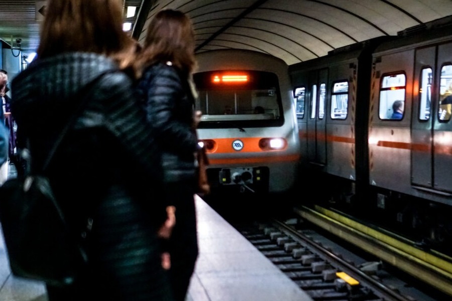 Γυναίκα έπεσε στις γραμμές στο Μετρό στο Μέγαρο Μουσικής ‑ Μεταφέρθηκε στο νοσοκομείο