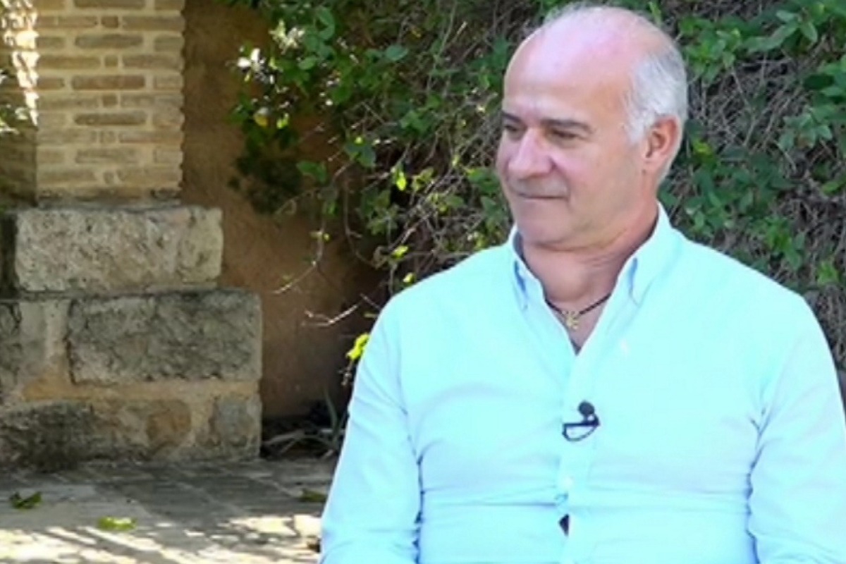 Ο Γιώργος Μητσικώστας μιλάει πρώτη φορά για το πρόβλημα υγείας στον λαιμό του