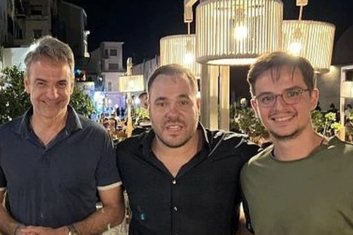 Κυριάκος Μητσοτάκης: Οικογενειακά για ψαράκι στα Χανιά ‑ Φωτογραφίζεται με το γιο του