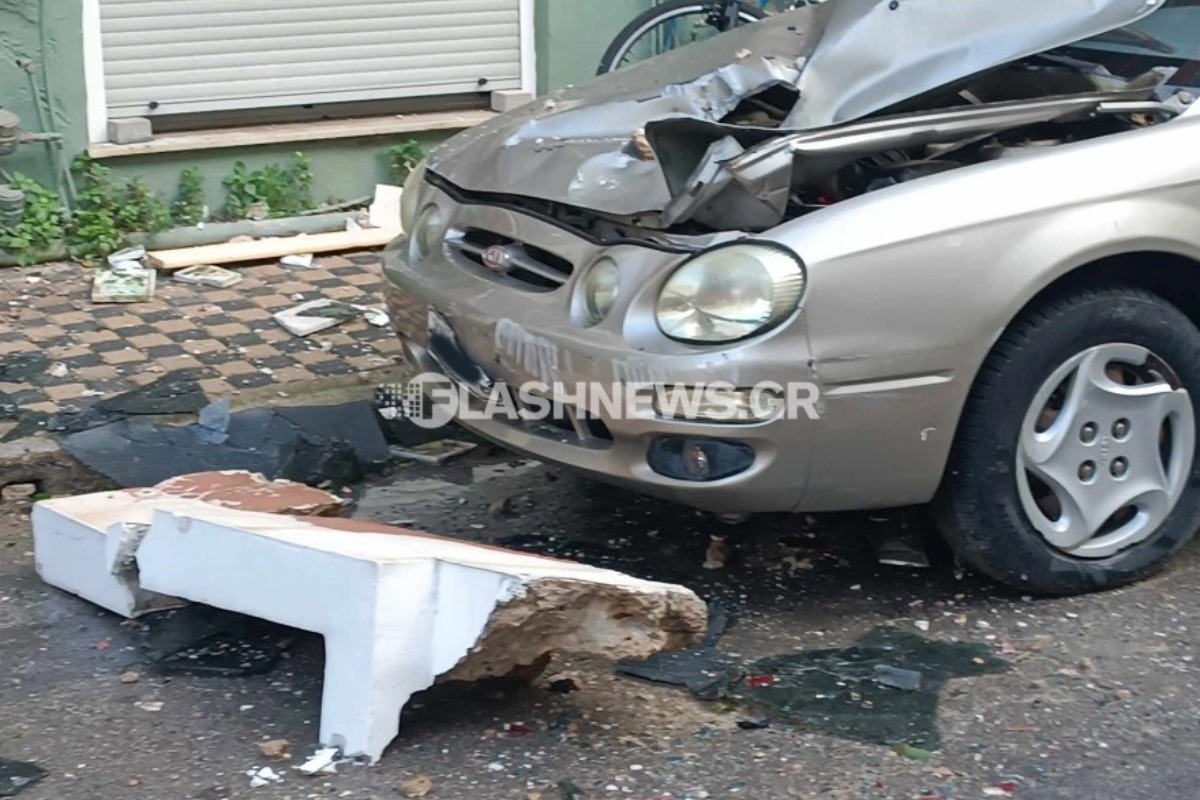 Χανιά: Αποκολλήθηκε μέρος μπαλκονιού κι έπεσε πάνω σε ΙΧ