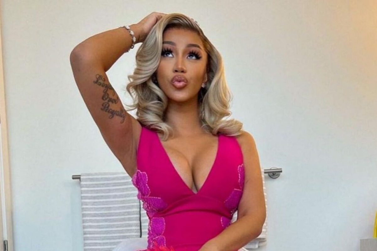 Cardi B: Έκανε twerking ημίγuμνη στη μπανιέρα της