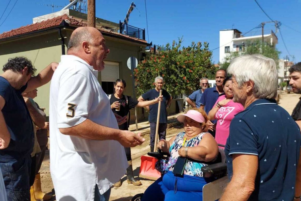 Μπέος: «Γραφικά κομματόσκυλα» λέει μετά το επεισόδιο με μέλη της ΚΝΕ και οργισμένους πολίτες