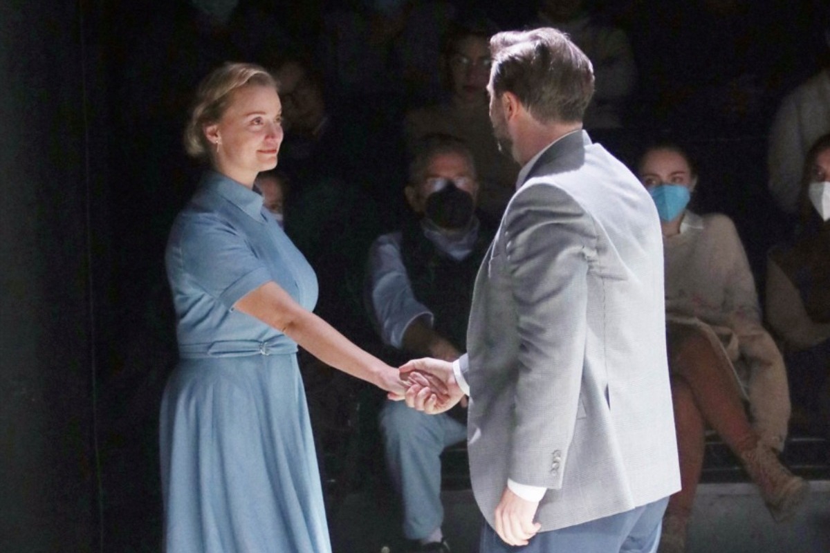 Αβολο σκηνικό Μπουρδούμη ‑ Δροσάκη: Πήγε να της πιάσει το χέρι και αυτή το τράβηξε