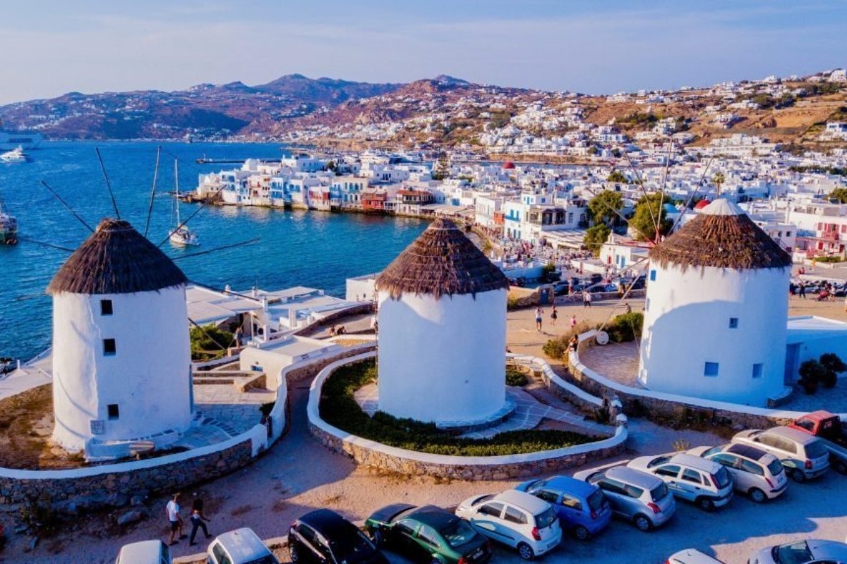 Νέα καταγγελία για εξωφρενικές τιμές στη Μύκονο: 520 ευρώ για δυο κοκτέιλ και καλαμαράκια