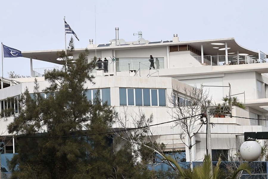 Μακελειό στη Γλυφάδα: «Δεν παραχωρήσαμε σπίτι στον δολοφόνο, απολύθηκε πριν από έναν χρόνο»