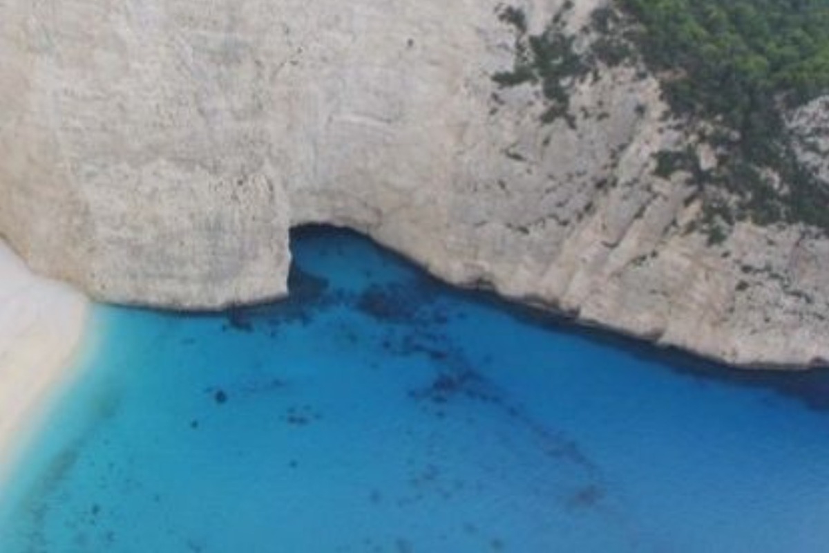 Κλείνει η πιο εντυπωσιακή παραλία της Ελλάδας