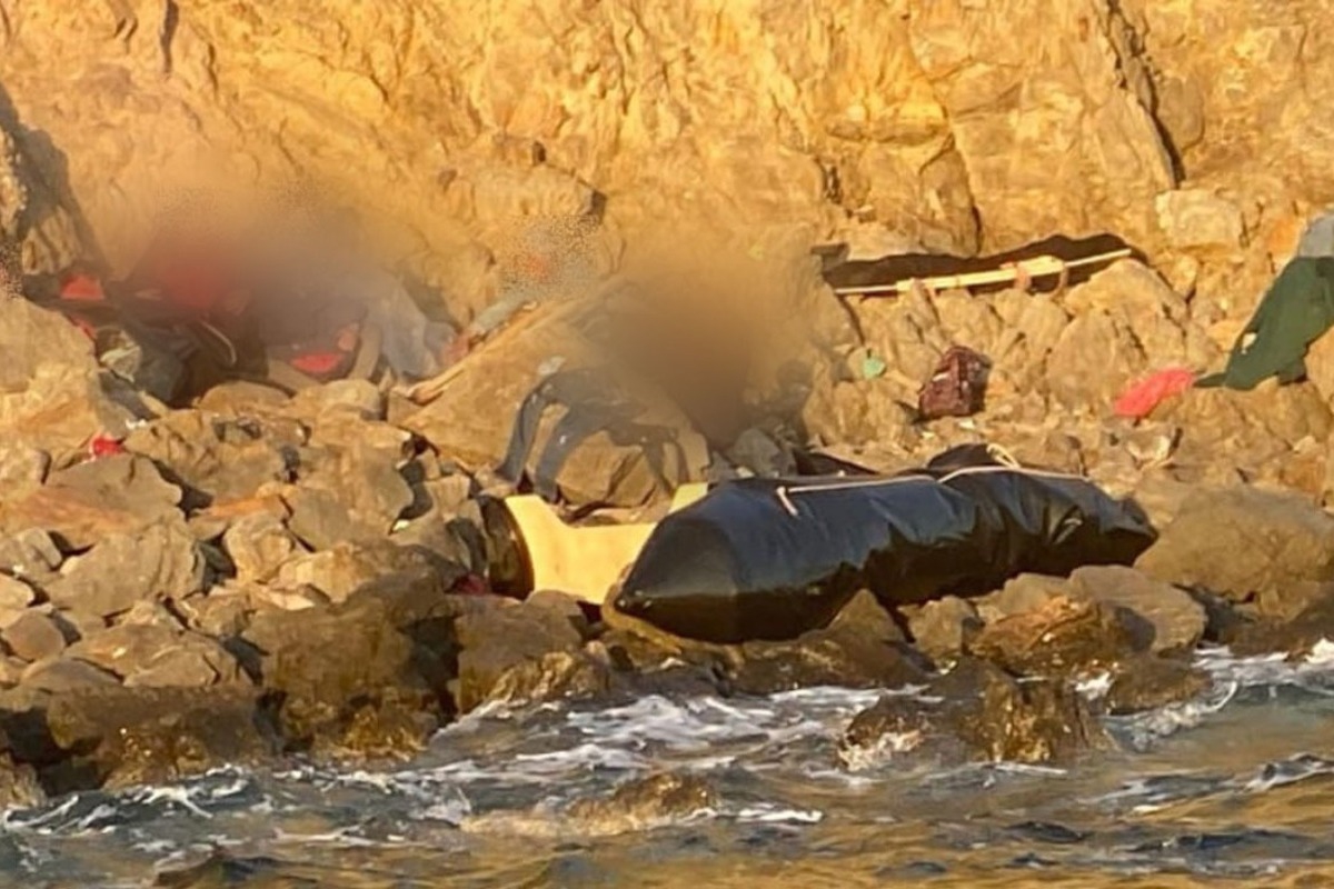 Χίος: Τρία νεκρά κορίτσια από την προσάραξη λέμβου με μεταvάστες σε βράχια