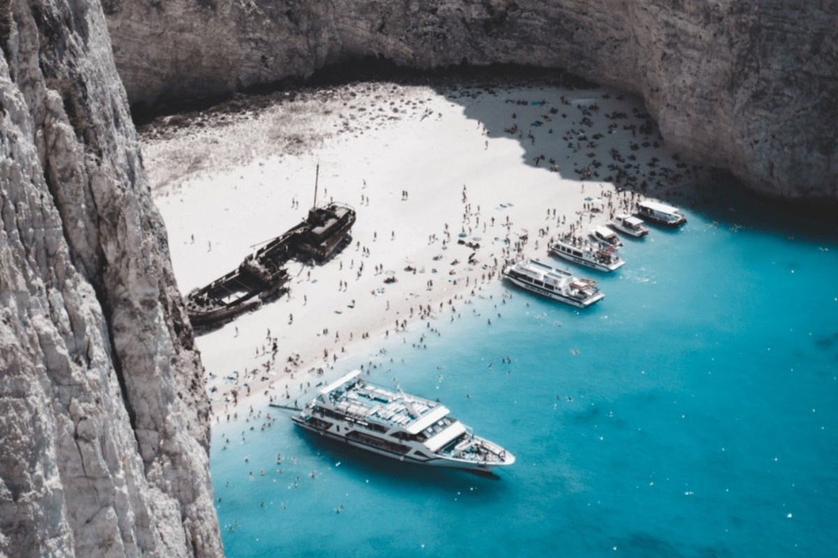 Ζάκυνθος: Απαγορεύεται και επίσημα το κολύμπι στο «Ναυάγιο»