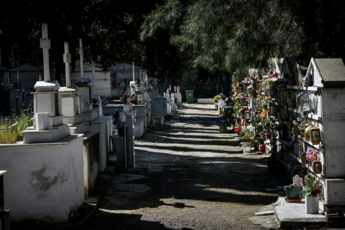Νεαρός άνδρας αυτοκτόνησε δίπλα από τον τάφο του πατέρα του στην Ηλεία