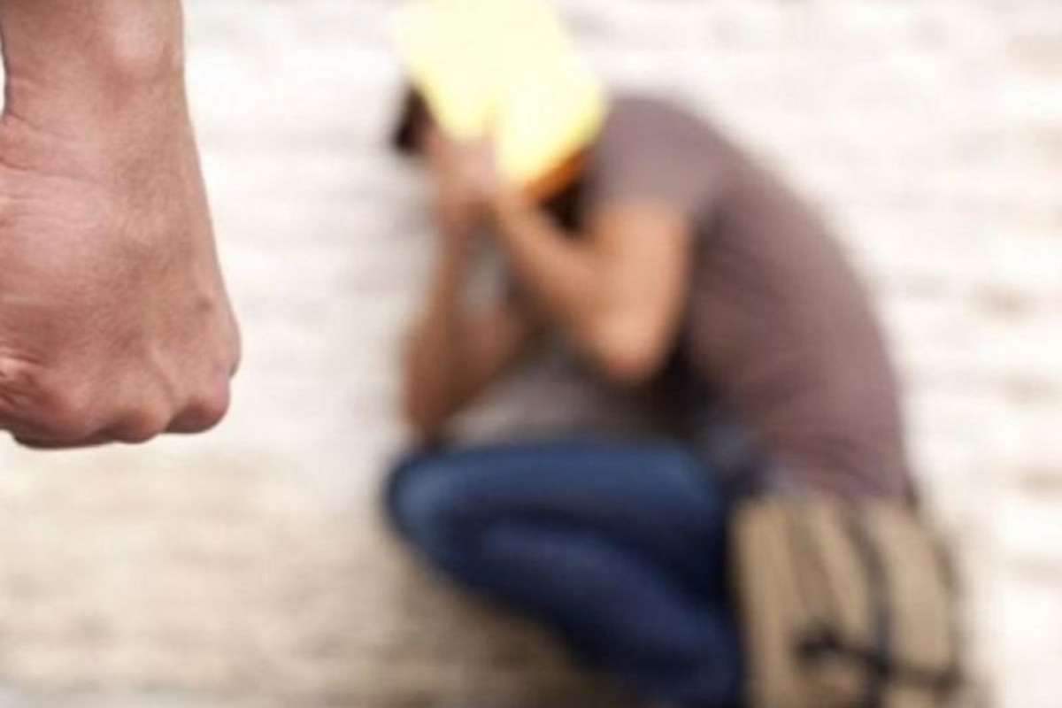 14 άτομα ξυλοκόπησαν 17χρονο έξω από σχολείο στο Περιστέρι