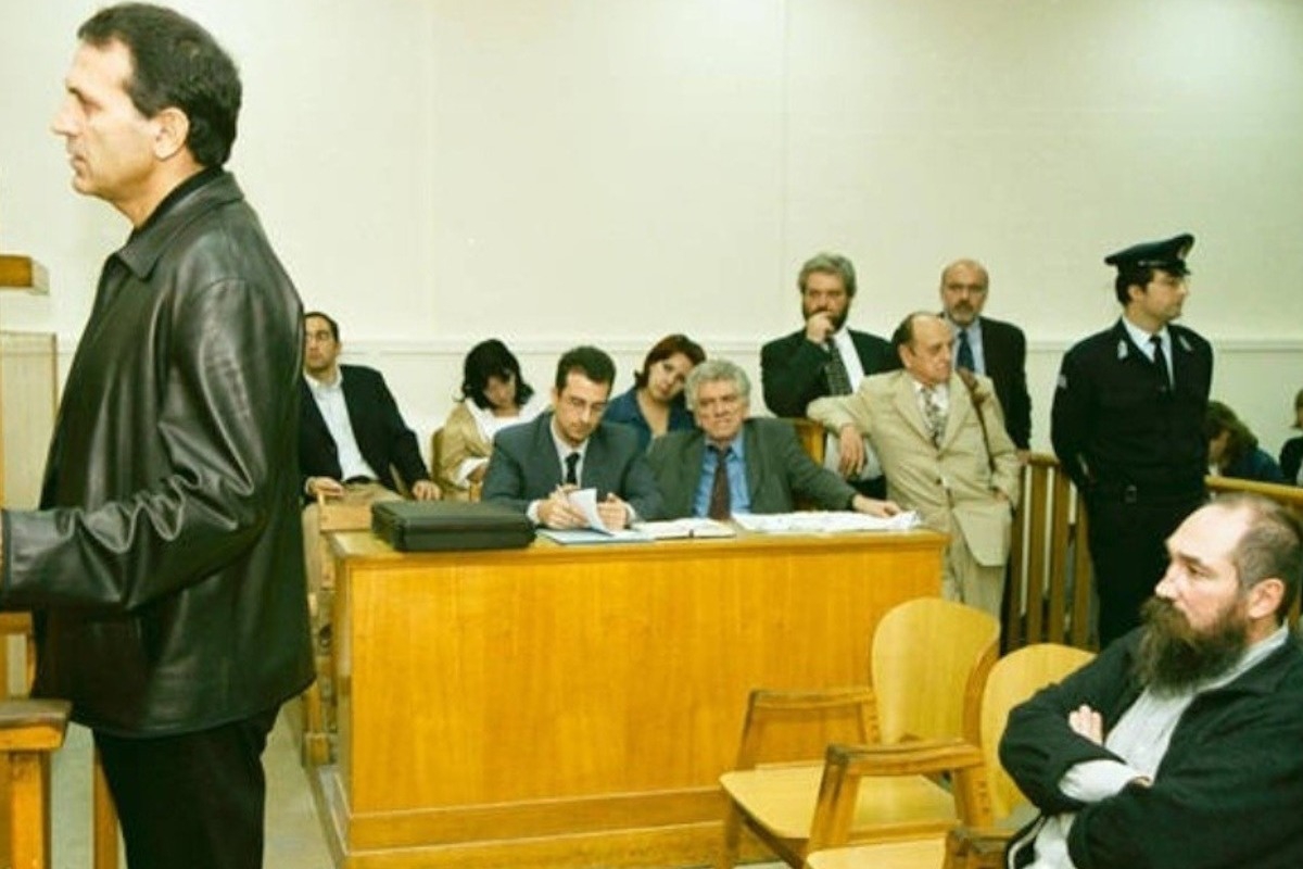 Η θρυλική κόντρα του Γιώργου Νταλάρα με τον Τζίμη Πανούση που άφησε εποχή