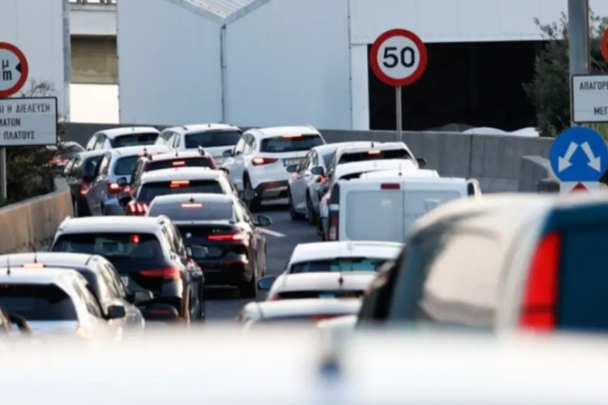 Αττική Οδός: Ανοιχτή η έξοδος για Λαμία – Μεγάλες καθυστερήσεις
