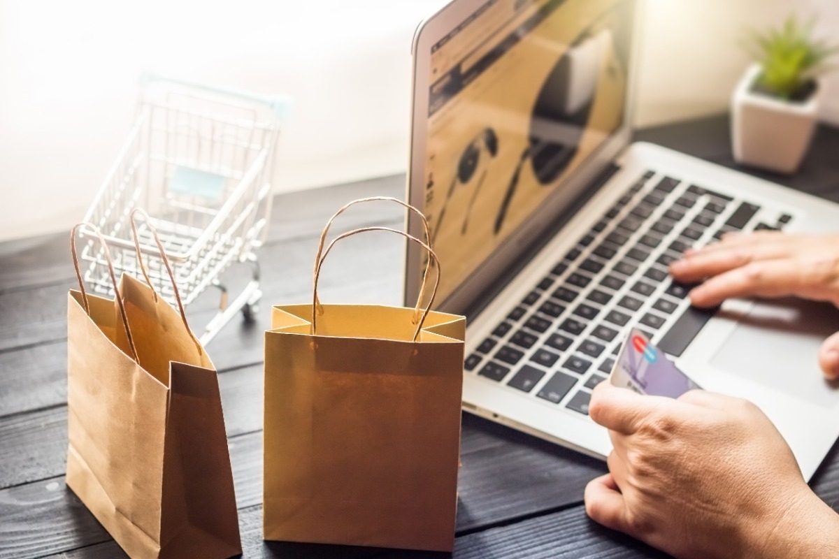 Skroutz: Τι ψώνισαν οι Έλληνες το Πάσχα και πόσα ξόδεψαν