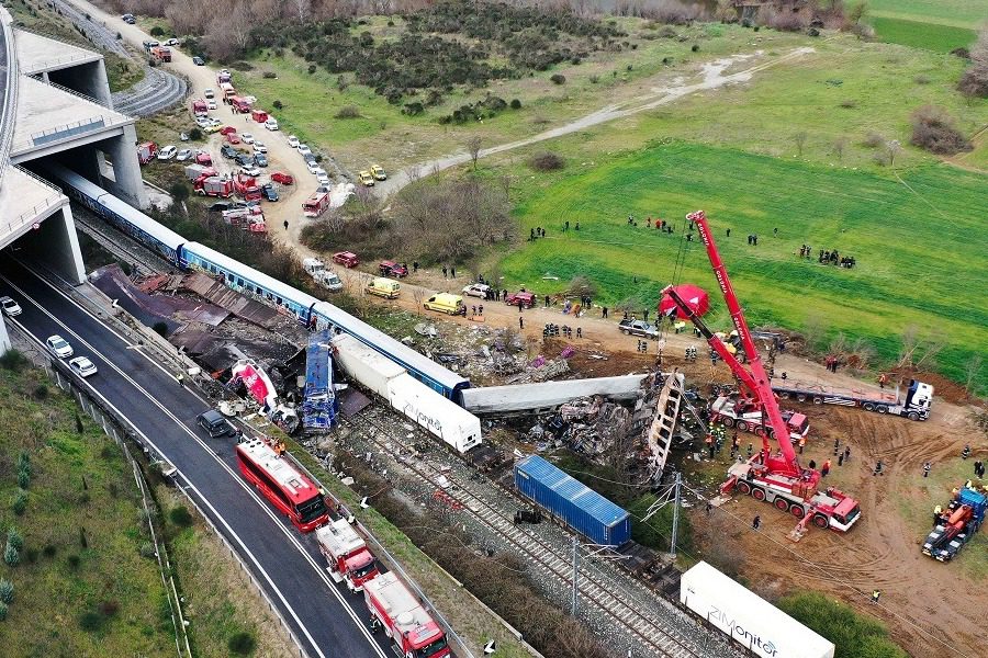 «Θα παραλάβω λιωμένο κρέας» ‑ Κραυγή οργής και απελπισίας από την αδερφή επιβάτη που αγνοείται στα συντρίμμια
