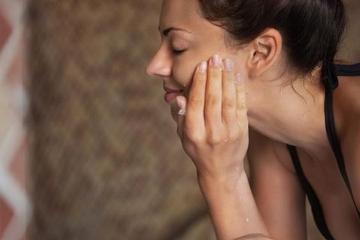 Να γιατί δεν πρέπει να βάζεις παγάκια στο πρόσωπό σου