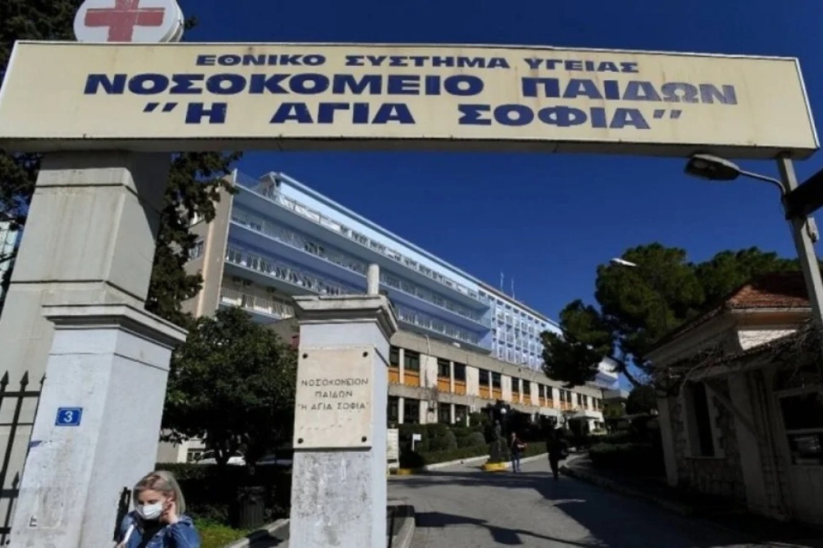 Κορινθία: Σε κρiσιμη κατάσταση παραμένει το αγοράκι που έπεσε από μπαλκόνι στο Ζευγολατιό
