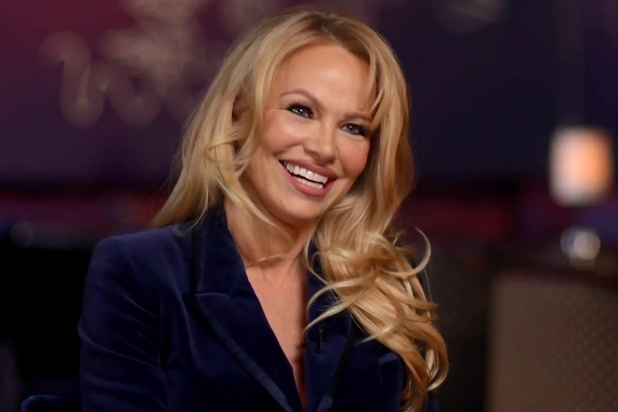 Η Pamela Anderson στα 55 της με μαγιό αποδεικνύει ότι παραμένει seχ symbol