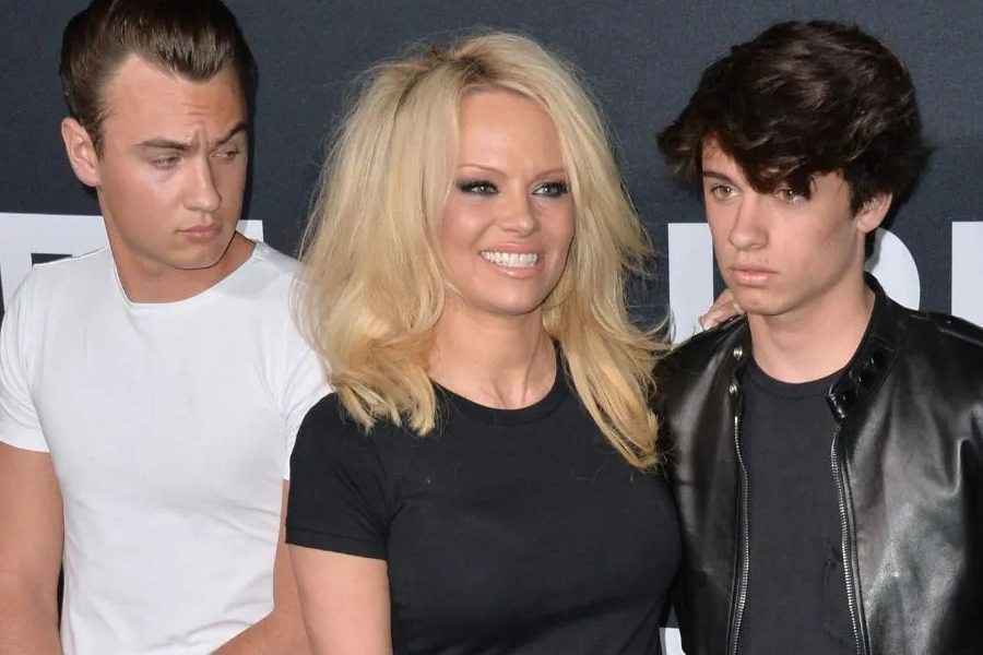 Οι γιοι της Pamela Anderson προτιμούσαν να πουλήσει το sex tape της