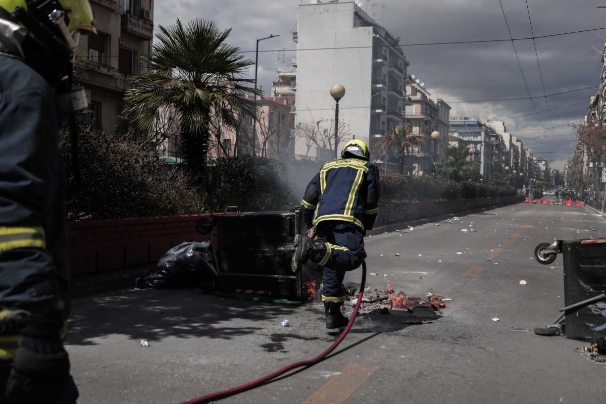 Επεισόδια έξω από την ΑΣΟΕΕ – Κλειστή η Πατησίων και στα δύο ρεύματα