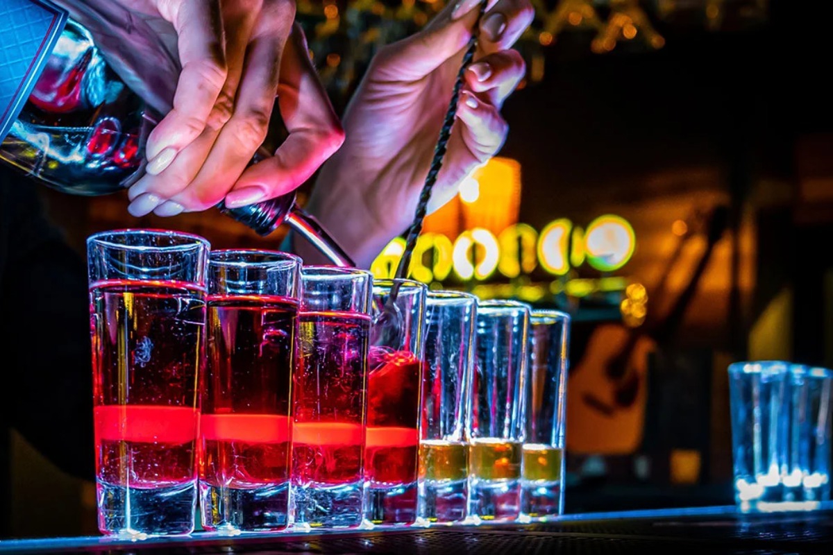 Πειραιάς: 18χρονος πέθανε από κατανάλωση αλκοόλ σε νυχτερινό κέντρο