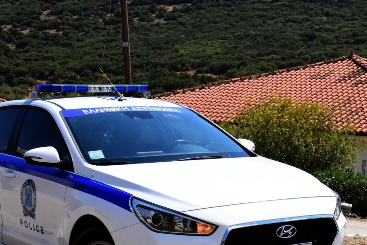 Σκηνές απείρου κάλλους στο Αλιβέρι: Έβγαλαν τον πεθερό με καραμπίνες από το σπίτι λόγω διαζυγίου