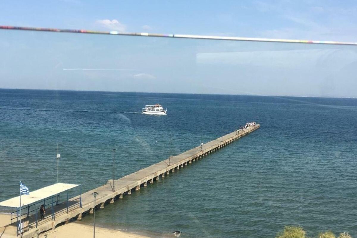 Θεσσαλονίκη: Έμεινε παράλυτος στα πόδια ο 19χρονος που βούτηξε από προβλήτα στην Περαία