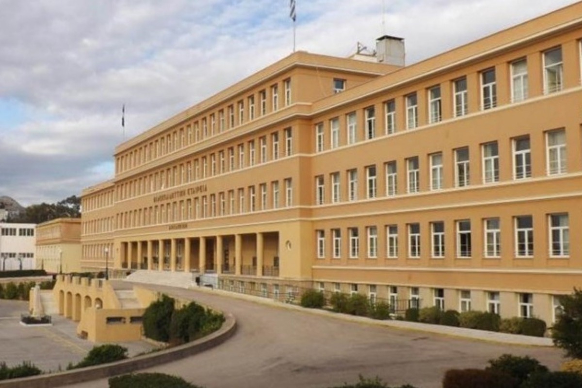 Αρσάκειο: Φωτογραφικά ντοκουμέντα «καίνε» τους νταήδες μαθητές