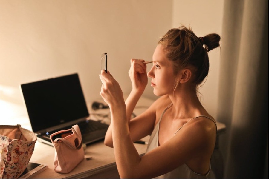 3 βασικά λάθη στο μακιγιάζ που σε κάνουν να φαίνεσαι μεγαλύτερη