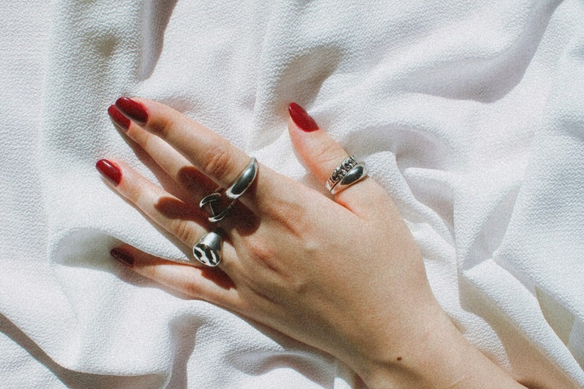 Θέλεις να αφαιρέσεις τα τεχνητά νύχια σου στο σπίτι; Σου έχουμε τον (σωστό) τρόπο!