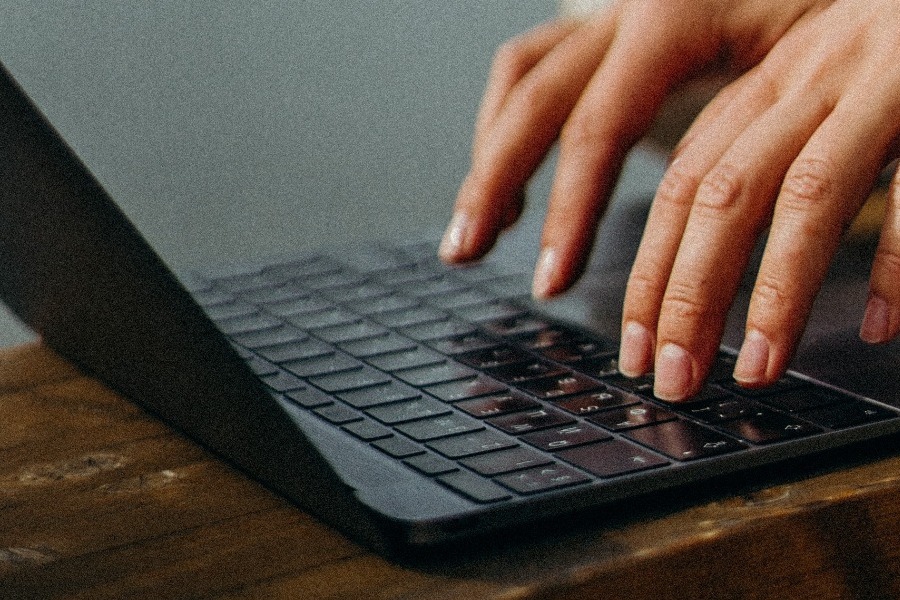 Τρίκαλα: Εφιαλτική γνωριμία στο Facebook ‑ Ζευγάρι εκβίαζε γυναίκα με φωτογραφίες