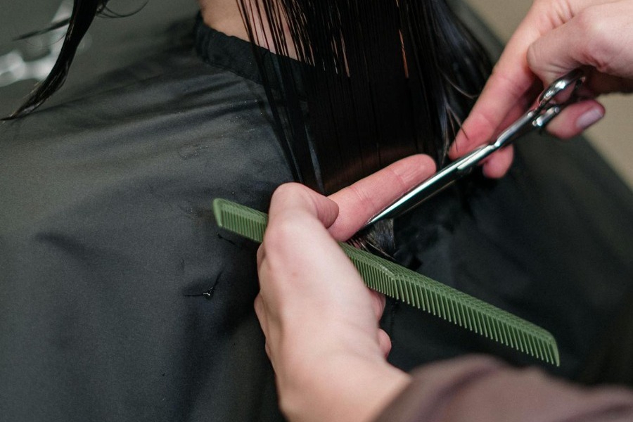 Tελικά κάθε πότε πρέπει να κόβουμε τα μαλλιά μας;