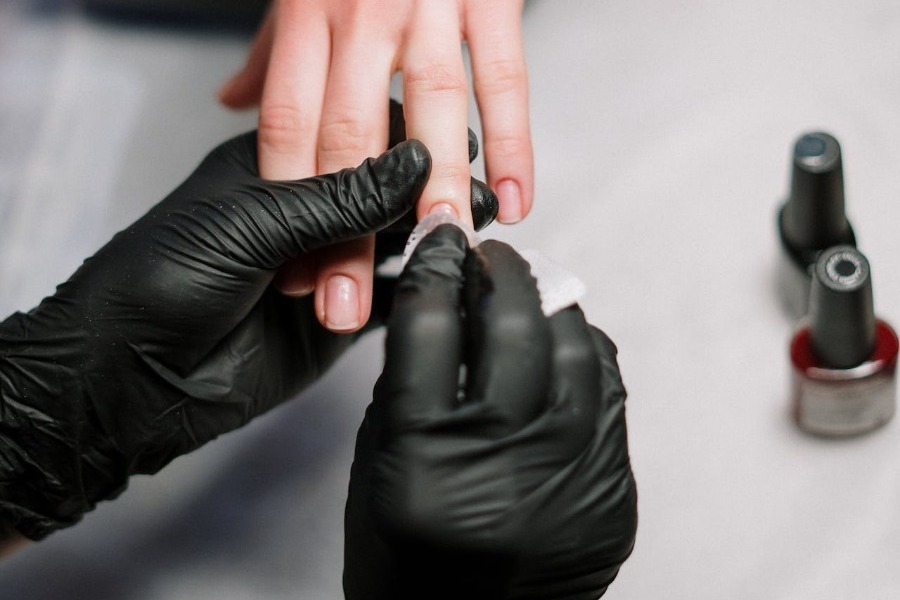 Το πιο κομψό χρώμα νυχιών για τα χειμωνιάτικα μανικιούρ σας