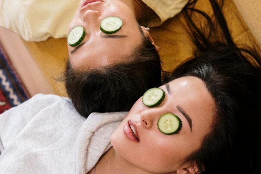 Λαμπερά μαλλιά, ντεμακιγιάζ, γερά νύχια, απαλό δέρμα: Θες μόνο ένα προϊόν για όλα αυτά