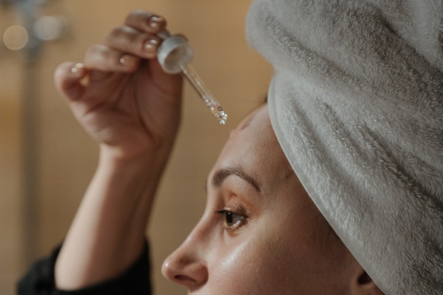 Aν το serum σου δεν δίνει τα αποτελέσματα που θες στο δέρμα, τότε δες τι κάνεις λάθος