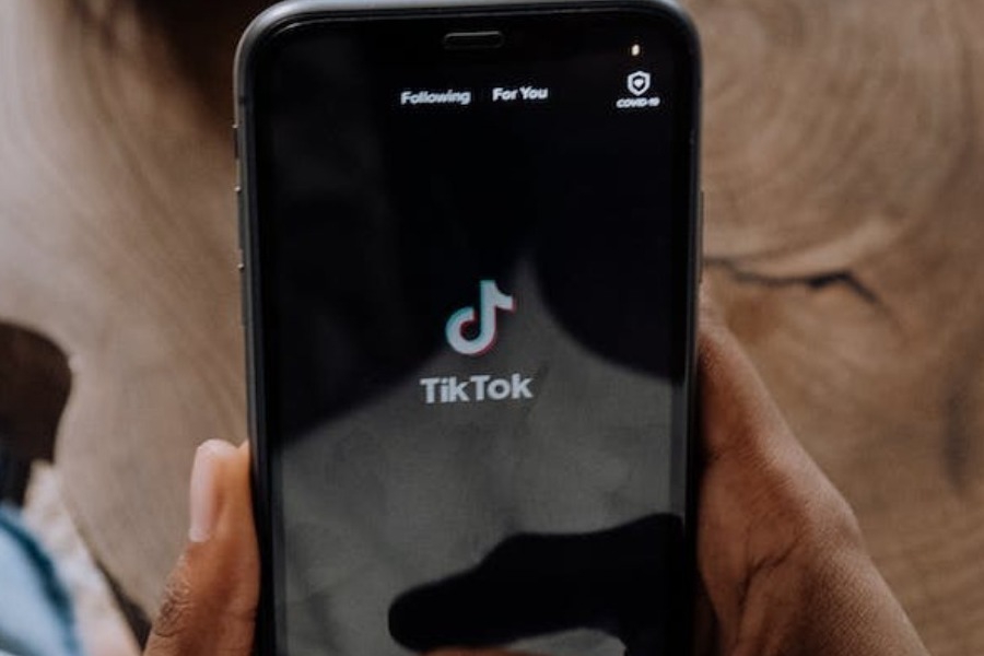 Γιατί αποσύρονται τα τραγούδια των Taylor Swift, Weeknd και άλλων από το TikTok