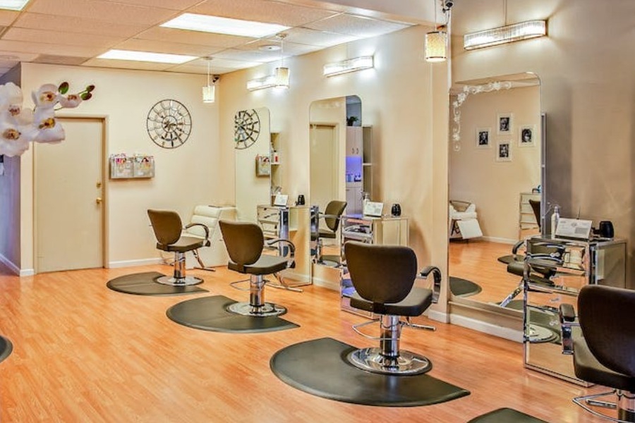 Νέες αποκαλύψεις για τον κομμωτή που είχε βάλει κάμερες στις τουαλέτες