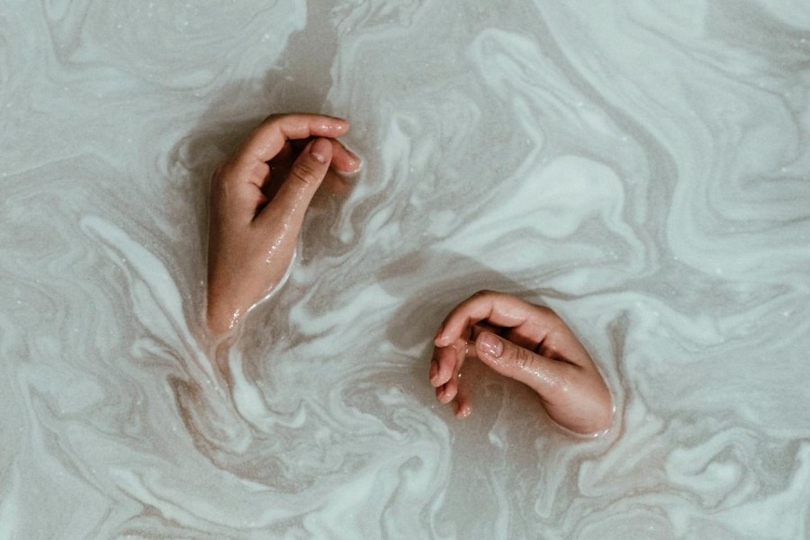 Self Tan: Ο απόλυτος οδηγός βήμα ‑ βήμα, για να το κάνεις σωστά