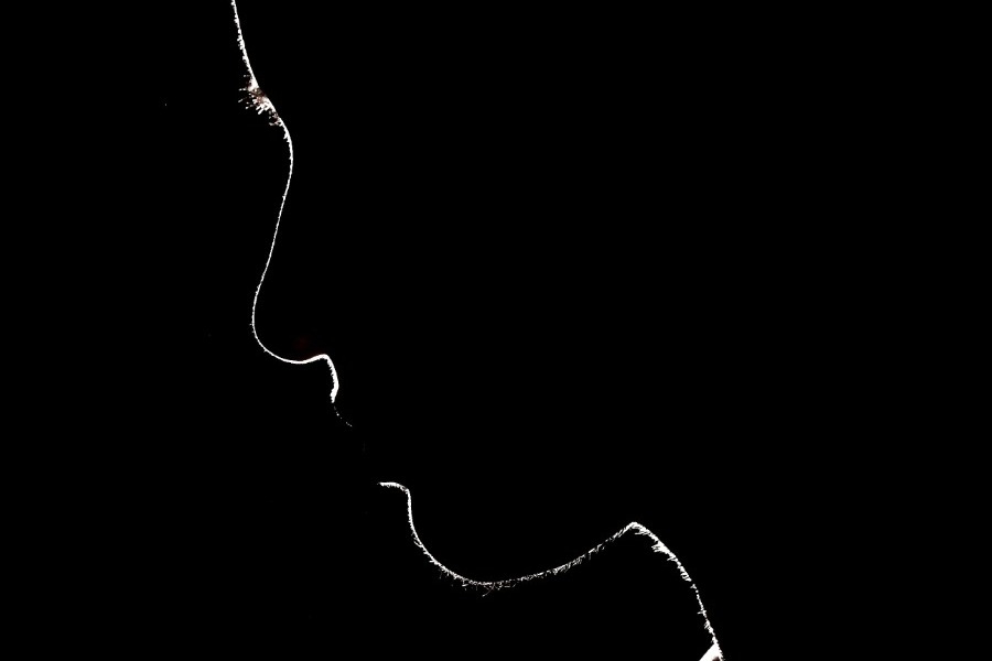 19χρονη τουρίστρια από τη Βρετανία κατήγγειλε πως έπεσε θύμα βιaσμού σε παραλία στην Ίο