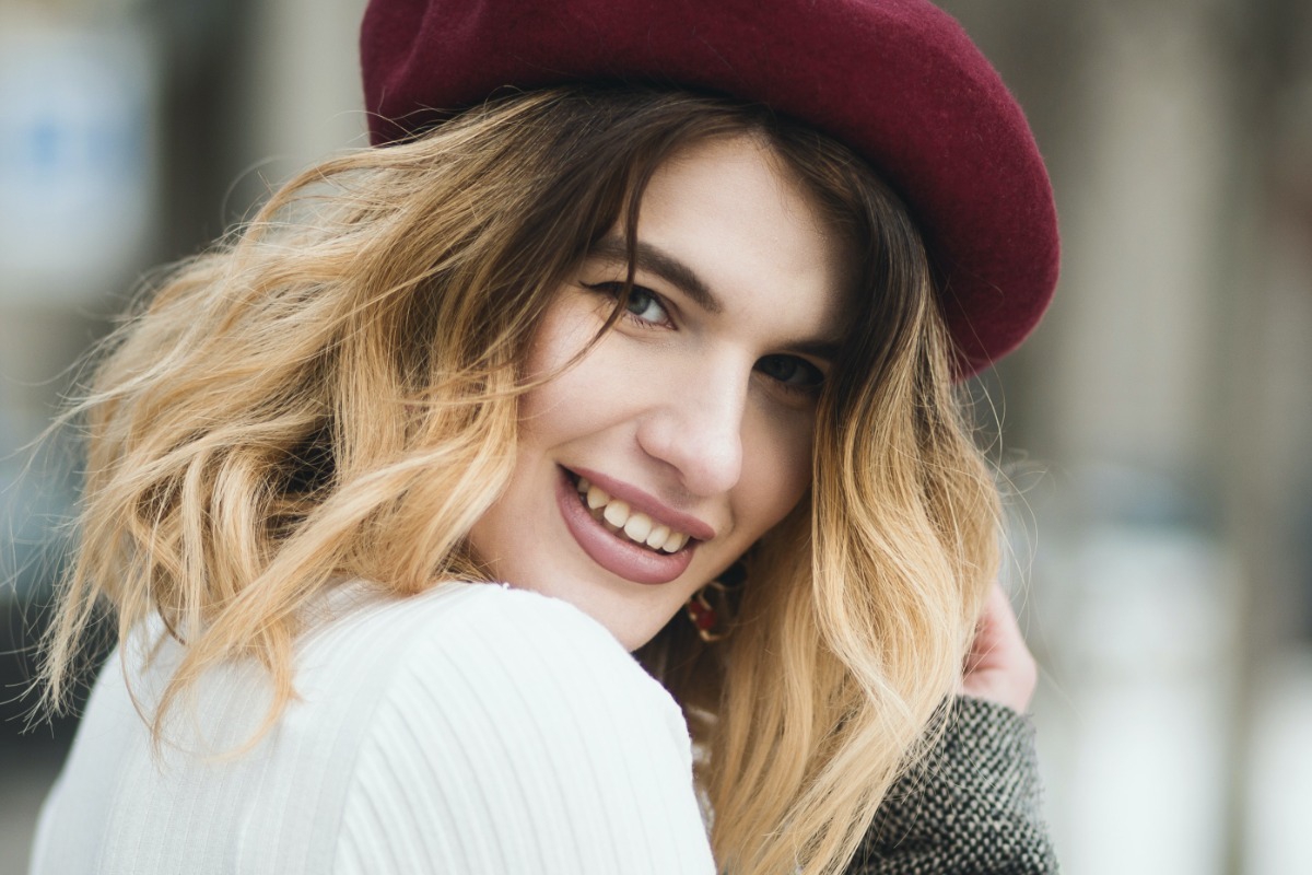 Πώς κάνει μια γαλλίδα το μακιγιάζ της μεσα σε 5 μόνο λεπτά