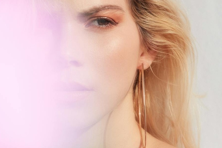 Σώσε τα μαλλιά σου από την ψαλίδα με 4 κινήσεις