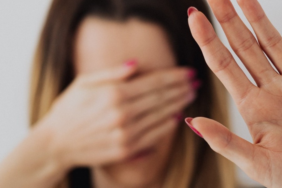 Αλλη μια χρονιά που μετράμε γυναικοκτονίες: Παγκόσμια στοιχεία και χρήσιμες πληροφορίες